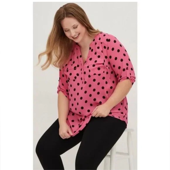 torrid Tops - TORRiD SIZE 1 1X 14-16 PINK POLKA DOT HARPER GEORGETTE PULLOVER 3/4 SLEEVE TUNIC
